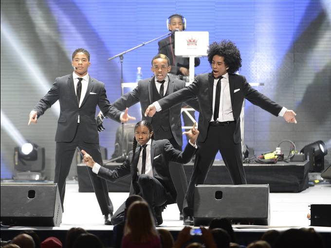 xxx-kids-inaugural-rd581--4_3_rx512_c680x510