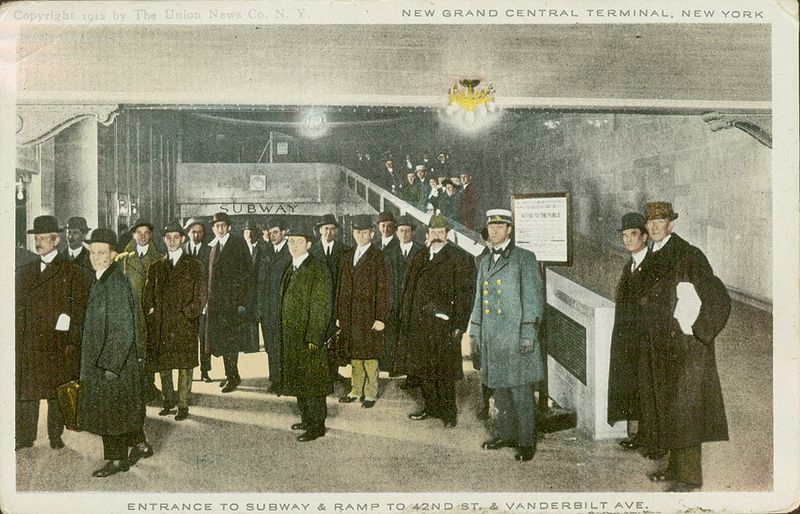 800px-PostcardNewYorkNYEntranceToSubwayGrandCentral1912