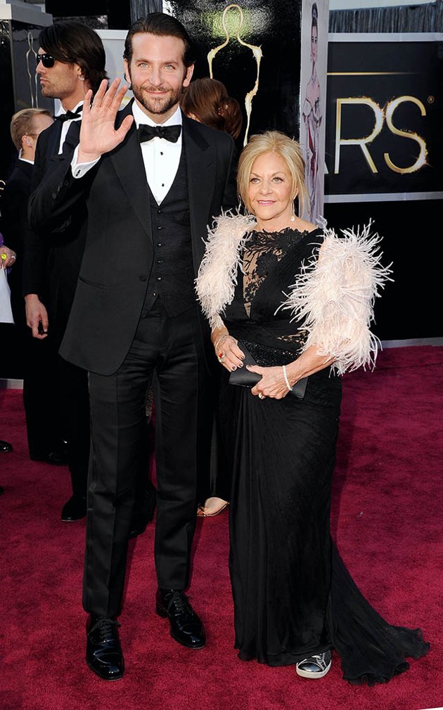 BradleyCooper-Mom-Oscars022413-jpg_031142