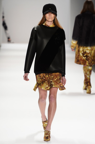 Concept+Korea+Runway+Fall+2013+Mercedes+Benz+t6q-XyTCgzkl