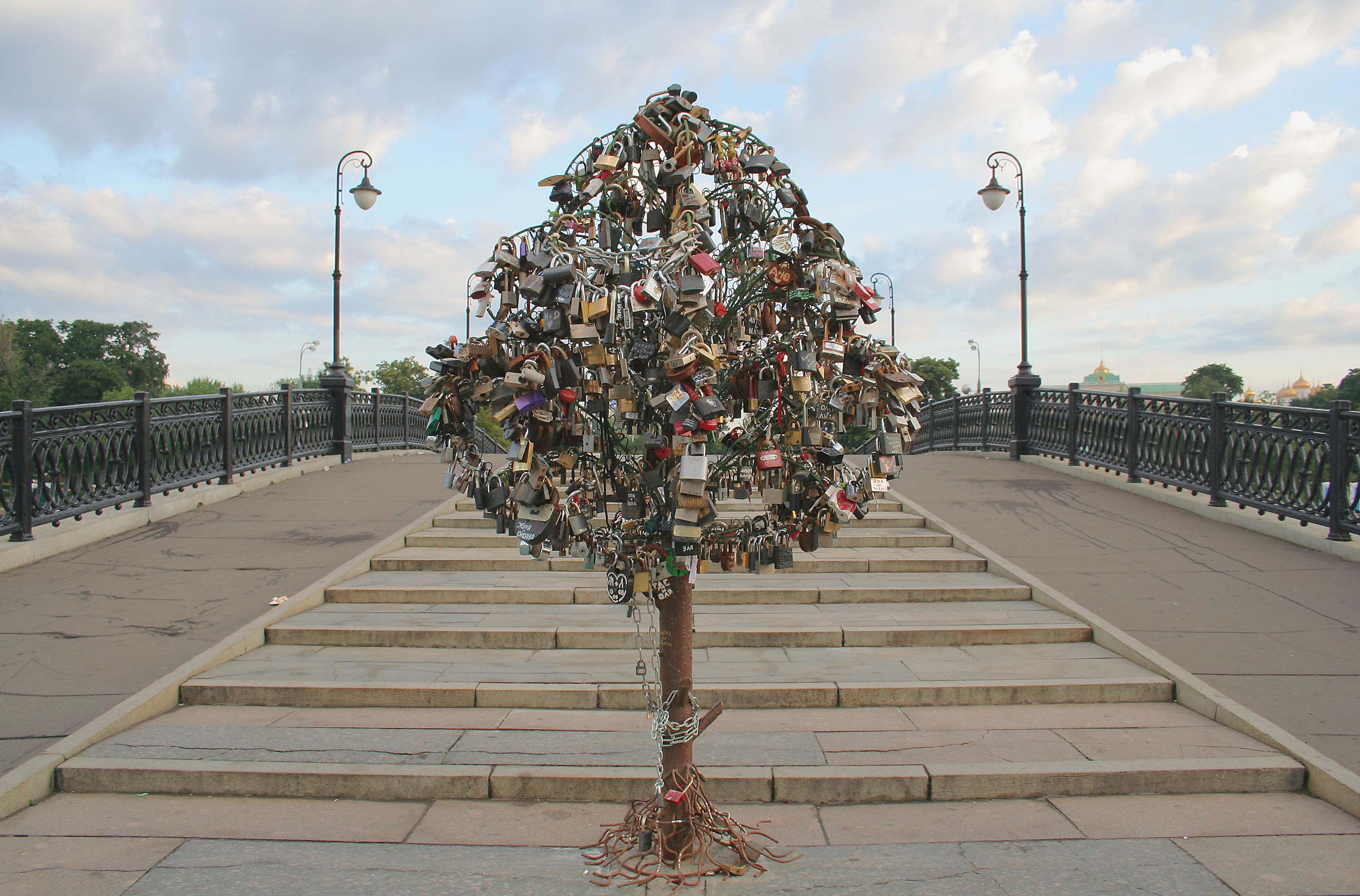 Moscow-love-padlocks