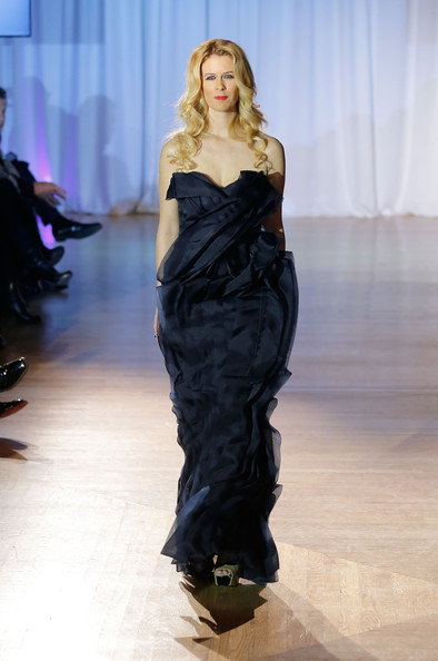 Reality+FASHION+Reality+AIDS+Runway+Mercedes+f-olTM5L3_Kl