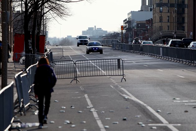 multiple-people-injured-explosions-near-20130415-153637-796