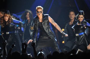 bieber_performs_d_bbma_2013_650x430