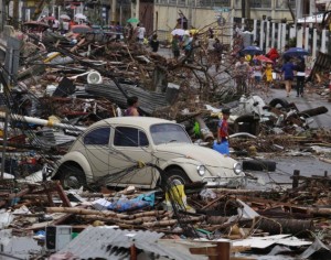 typhoon-haiyan-hits-philippines-2