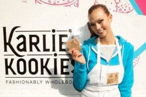 10192-supermodel-karlie-kloss-has-a-hidden-0x375-1