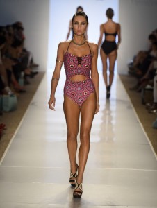 6+Shore+Road+Pooja+Runway+Mercedes+Benz+Fashion+uLT5PbKNu4Wl