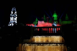 CastellersconlaFuenteMagicadefondo